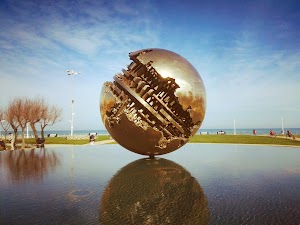 Sfera Grande di A. Pomodoro