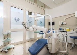 Studio Dentistico Rimini AEMME Dott.ri Mazzoni