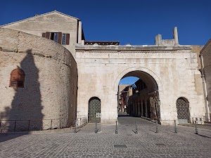 Arco di Augusto