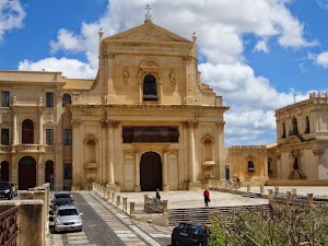 Basilica Santissimo Salvatore e Torre Belvedere