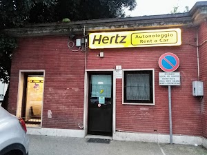 Hertz Perugia - Stazione Centrale, Piazzale Vittorio Veneto 4