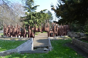 Monumento alla Resistenza (con scultura di Nino Caruso)